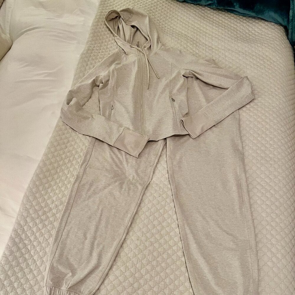 ATHLETA Salutation Jacket with hood & matching high-rise jogger